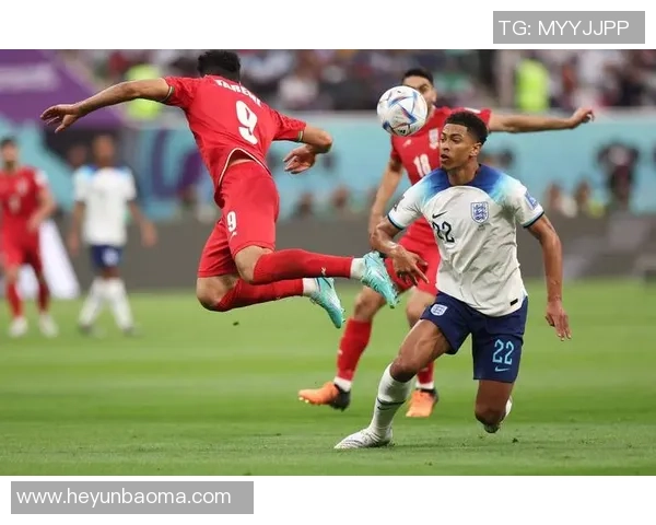 足球球星间激情一吻引发全球热议成社交媒体新焦点