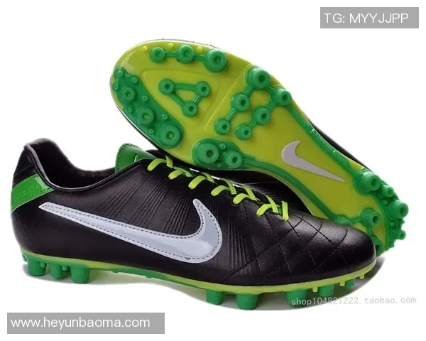 C罗专属足球装备解析：从鞋款到护具全面揭秘他的场上必备利器